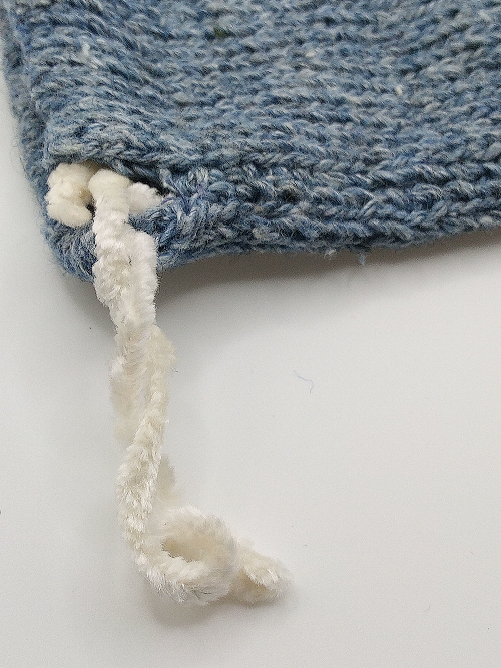 Handmade Knit Jewelry Travel Pouch — Blue — Soft & Gift‑Ready - Picture 4 of 12
